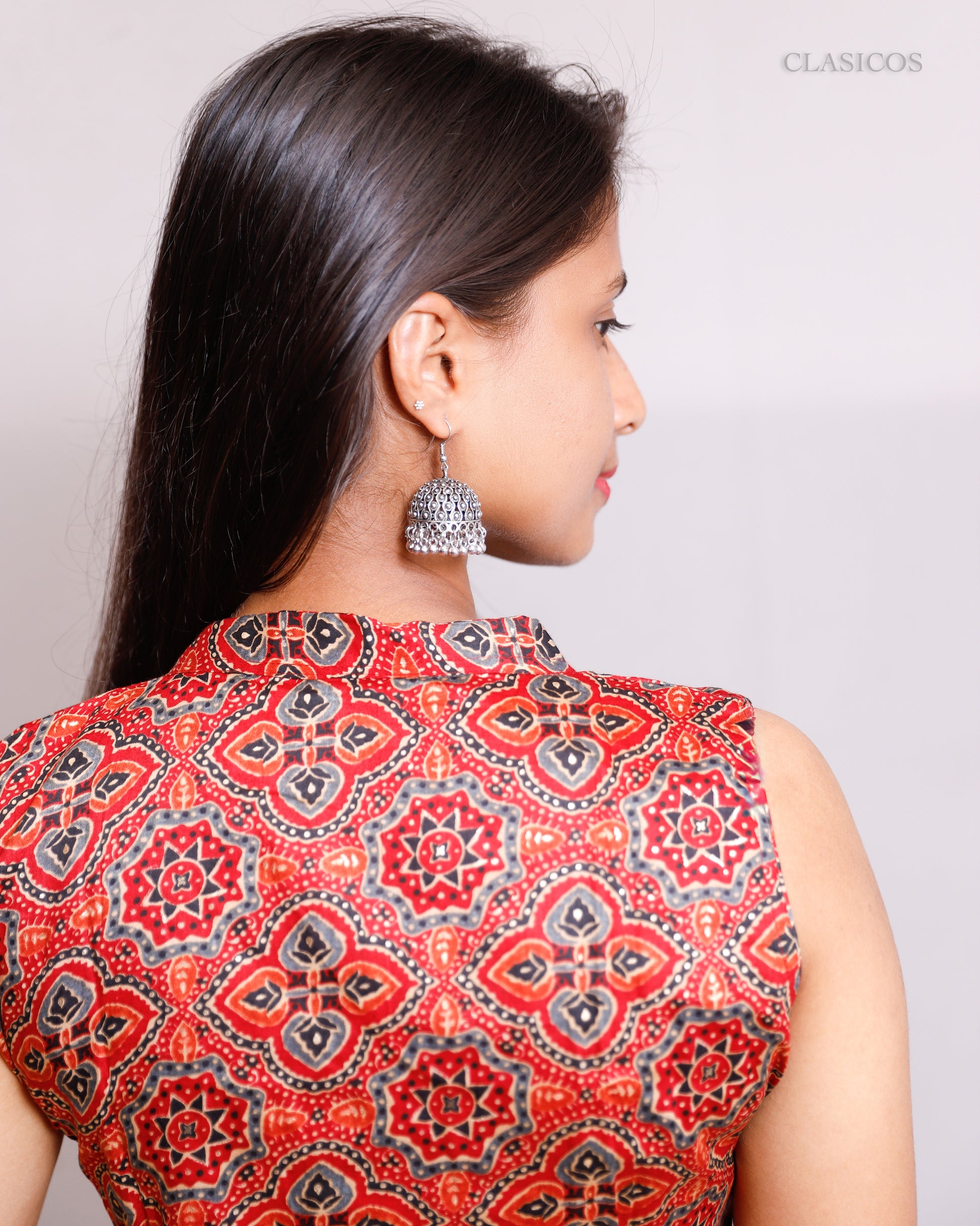 Lightweight Elegance: Muslin A-Line Sleeveless Kurti with Attached Sleeves