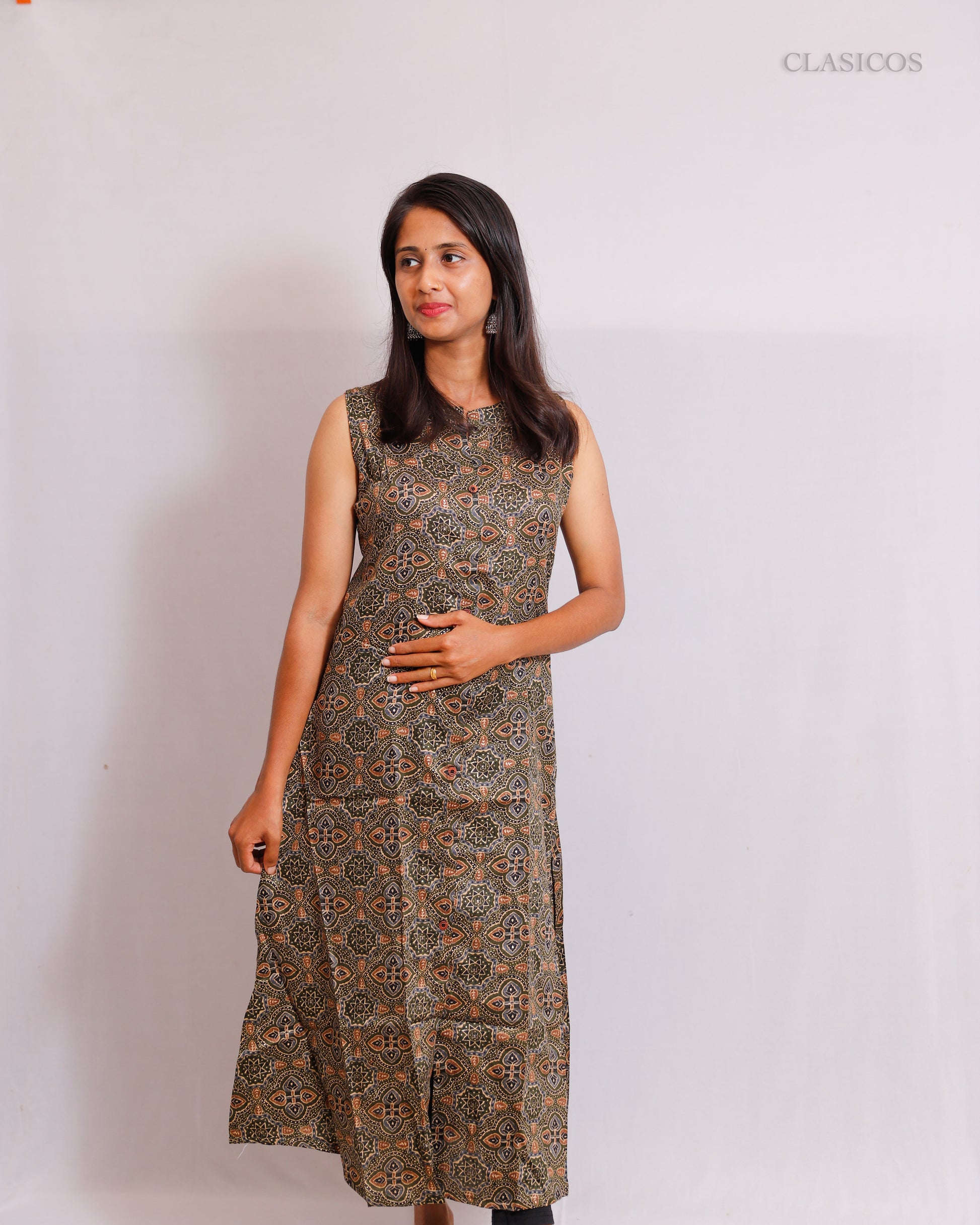 Lightweight Elegance: Muslin A-Line Sleeveless Kurti with Attached Sleeves