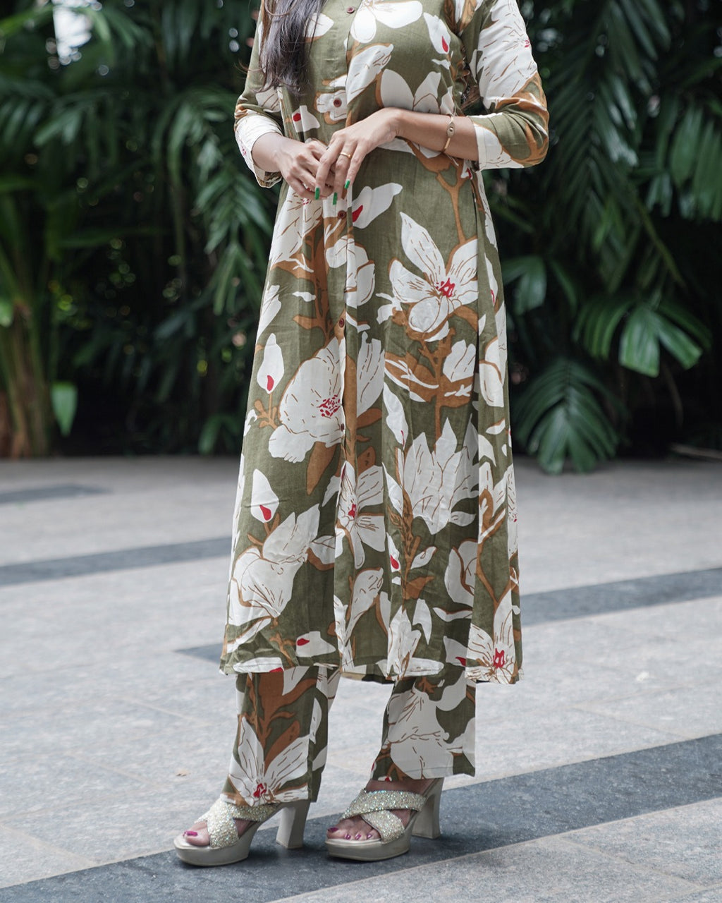 Printed Cotton A-Line Kurti with Wooden Buttons and Big Floral Print - CLS0148