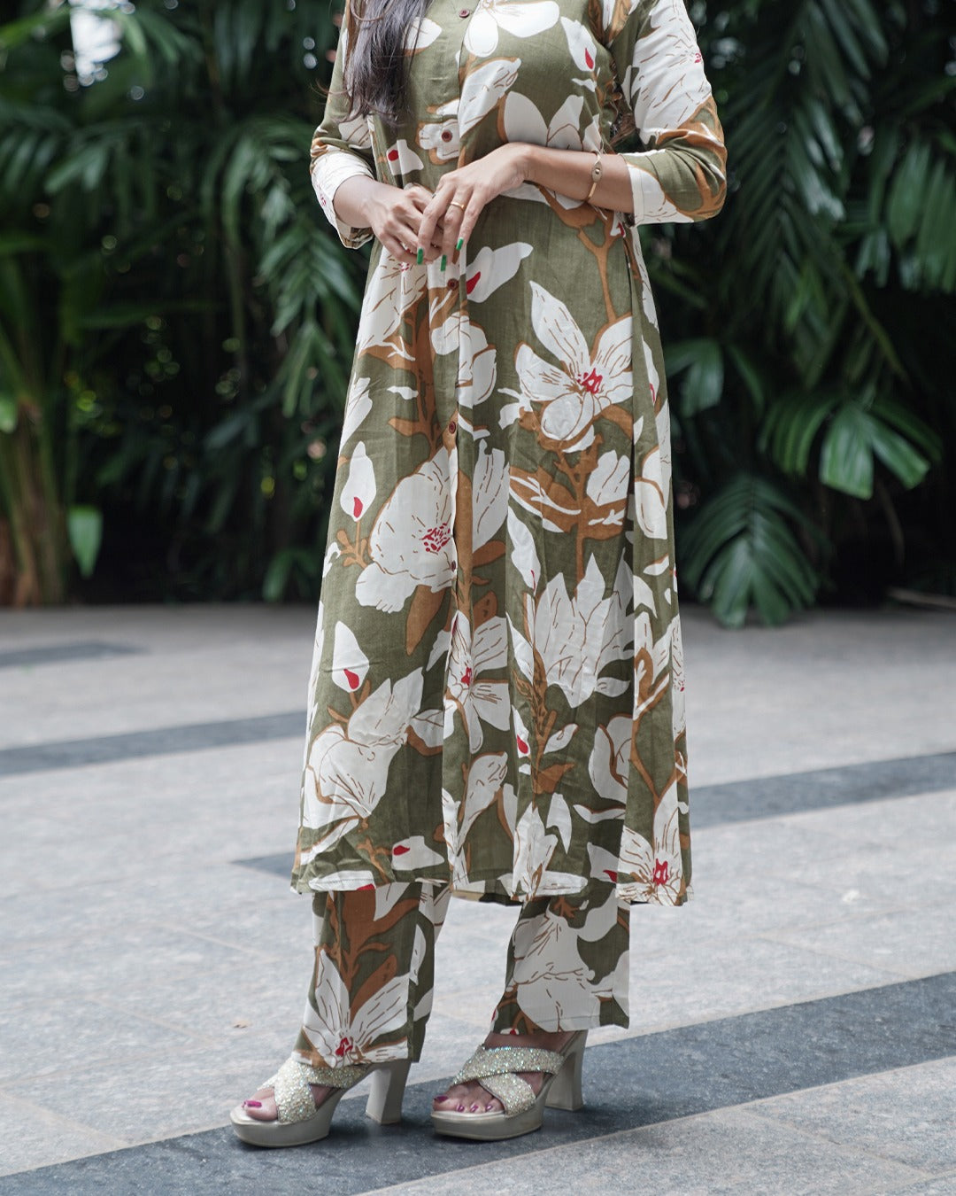 Printed Cotton A-Line Kurti with Wooden Buttons and Big Floral Print - CLS0148